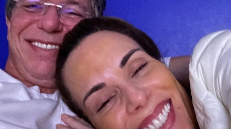 Ana Furtado posta foto com Boninho e se declara: "Meu melhor colo"