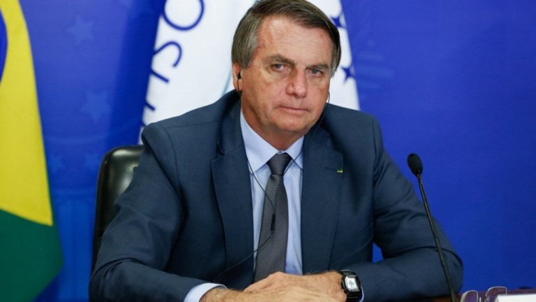 Bolsonaro convoca imprensa para live em que promete provar fraude nas urnas