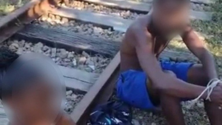 Mulher e adolescente são espancados após assaltarem casal de idosos no RJ