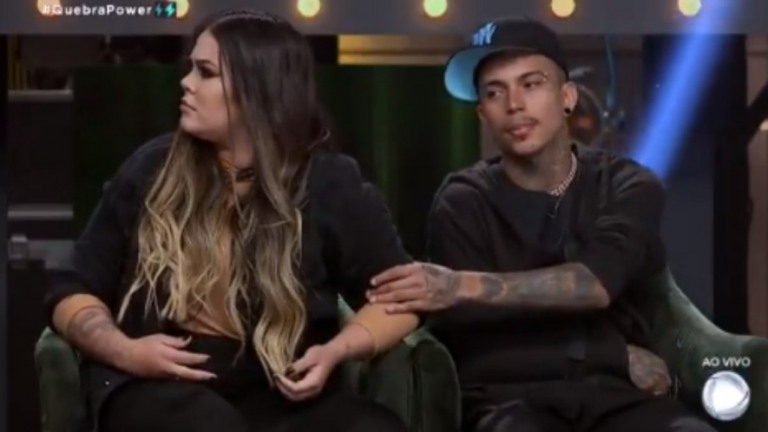 'Ninguém tem o direito de julgar, atacar e ofender', diz campeã do Power Couple