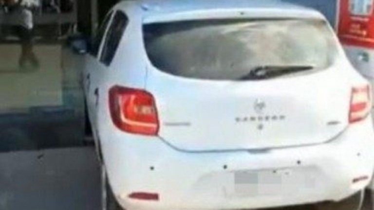Idoso tenta invadir agência bancária com o carro após cobrança de dívida