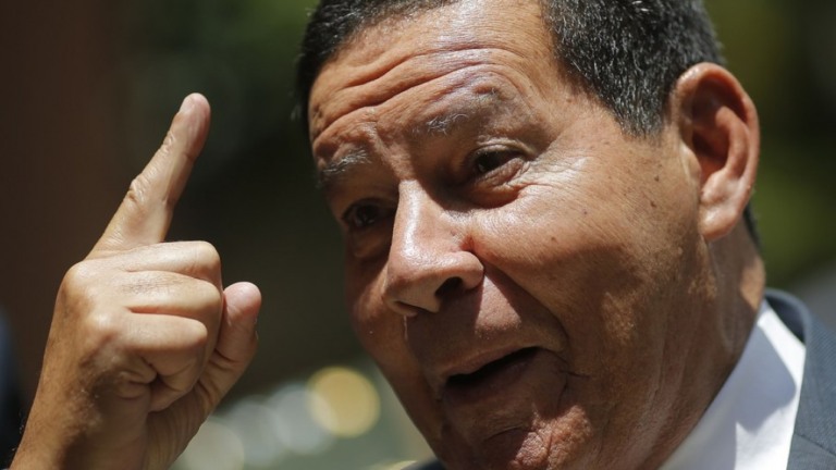 Vice Mourão resiste e nega que irá renunciar ao governo Bolsonaro: "até o fim"