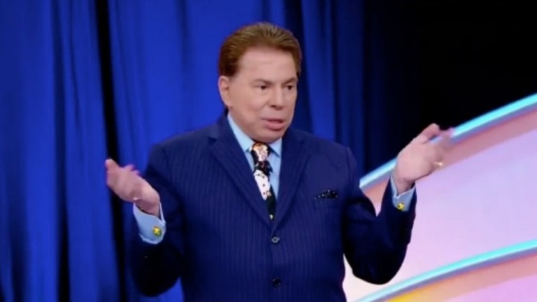 Silvio Santos retorna à TV e brinca com saída de Faustão da Globo