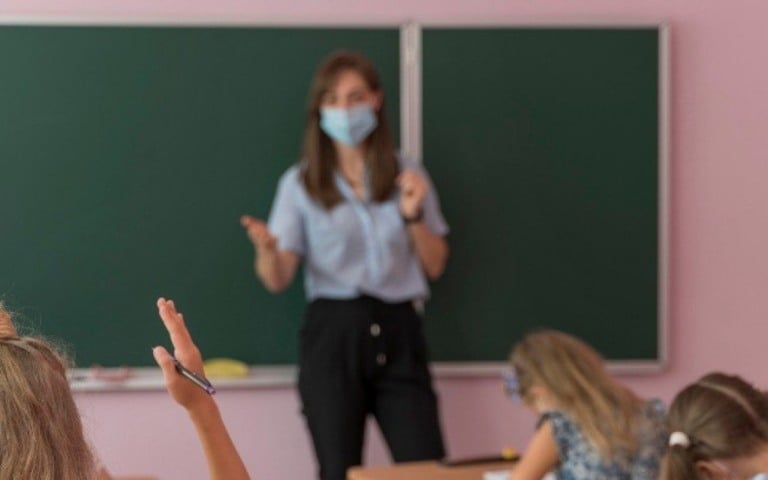 Covid-19: mortes têm alta de 130% em profissionais da educação de SP, diz estudo