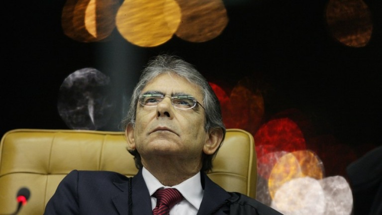 "Judiciário não governa, mas impede o desgoverno", afirma ex-presidente do STF