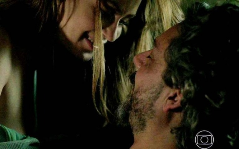 "Império": Maria Isis desmaia ao descobrir que José Alfredo forjou morte