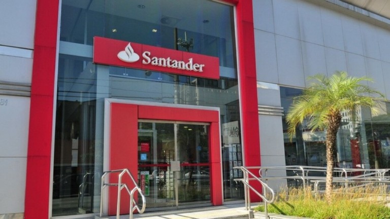 Santander é condenado a pagar R$ 50 milhões após demissões em massa na pandemia