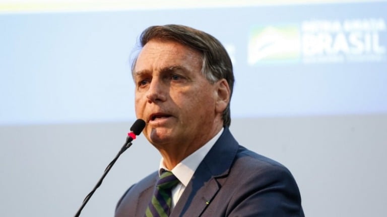 Bolsonaro mente e ataca Barroso: "Quer que nossas filhas de 12 anos façam sexo"