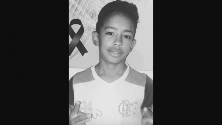 Menino de 14 anos morre ao cair de 10 metros enquanto soltava pipa no Rio