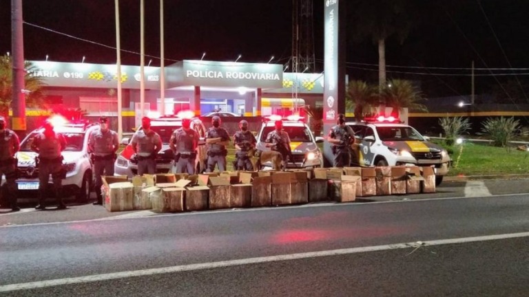 Polícia Rodoviária apreende quase 3 toneladas de maconha no interior de SP