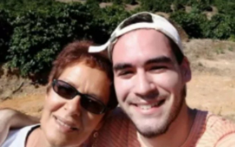 "Menino feliz e doce", diz irmã de jovem suspeito de matar os pais no ES