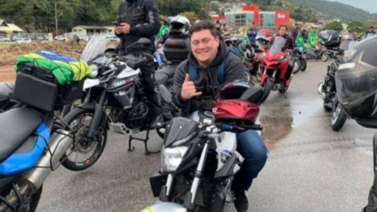 Jovem morre em acidente após motociata de Bolsonaro em Florianópolis (SC)