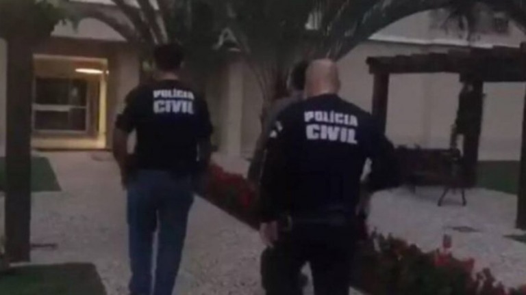 Idoso de 74 anos é preso por beijar criança de 7 anos na boca