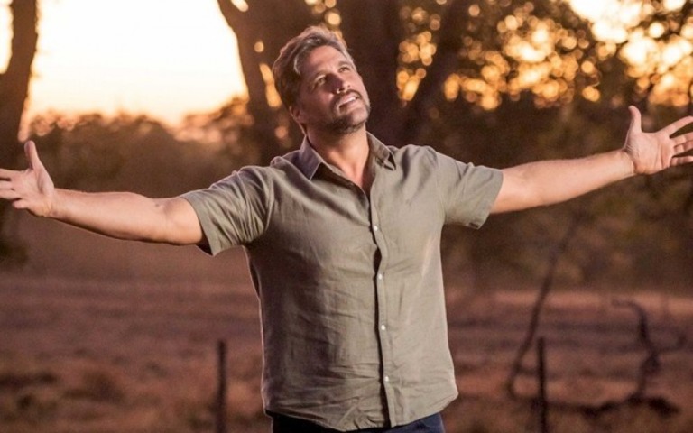 Léo Chaves lança "Comidinha da Vovó" com seus fihos e sua mãe
