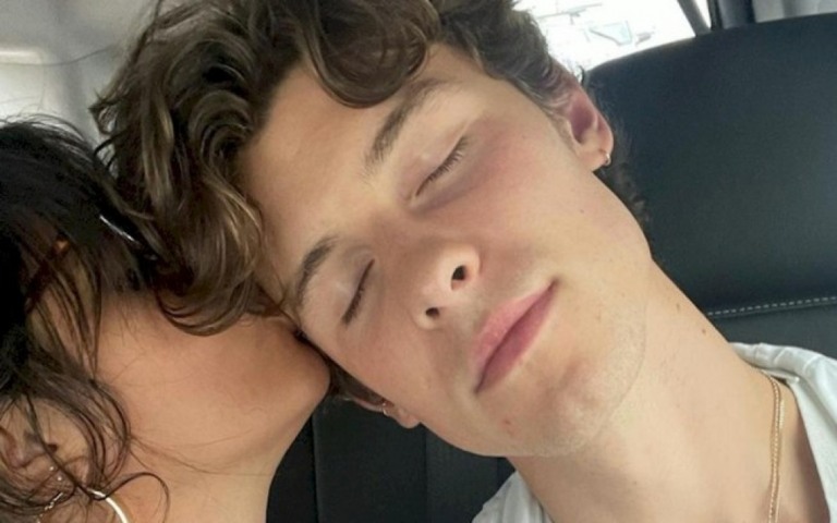 Shawn Mendes ganha homenagem da namorada Camila Cabello em seu aniversário