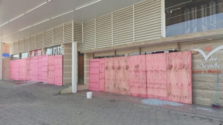 Após se recusar a usar máscara, homem é morto dentro de supermercado em SC