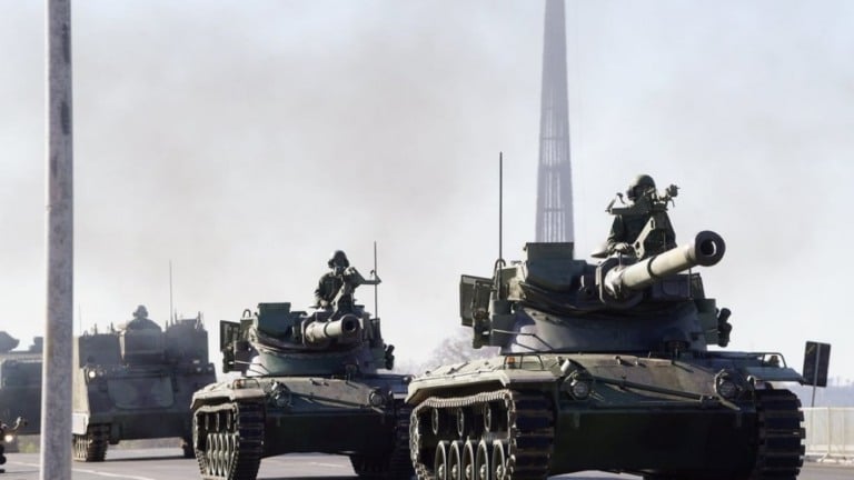 Lula chama desfile militar em frente ao Planalto de "cena patética"