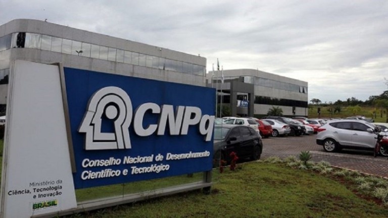 Pane do CNPq expõe falta de peças, computadores antigos e baixo investimento