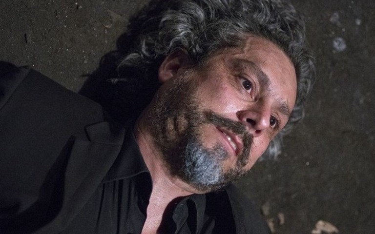 Império: José Alfredo forja a própria morte e sai em busca de tesouro