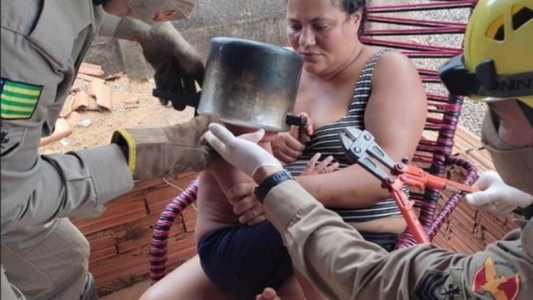Criança de dois anos entala a cabeça em panela de pressão em Goiás