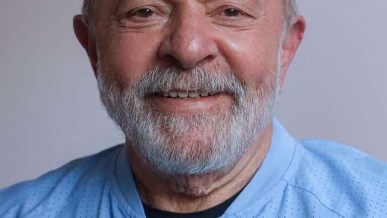 Lula diz querer recuperar patrimônio retido para "casar com Janja e viver feliz"