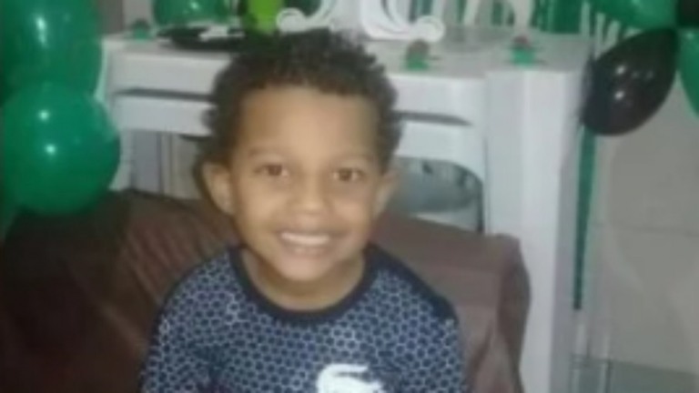SP: Menino de 4 anos morre em incêndio após ser deixado sozinho com vela acesa