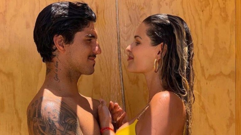 Yasmin Brunet se declara para Medina após eliminação do surfista em Mundial