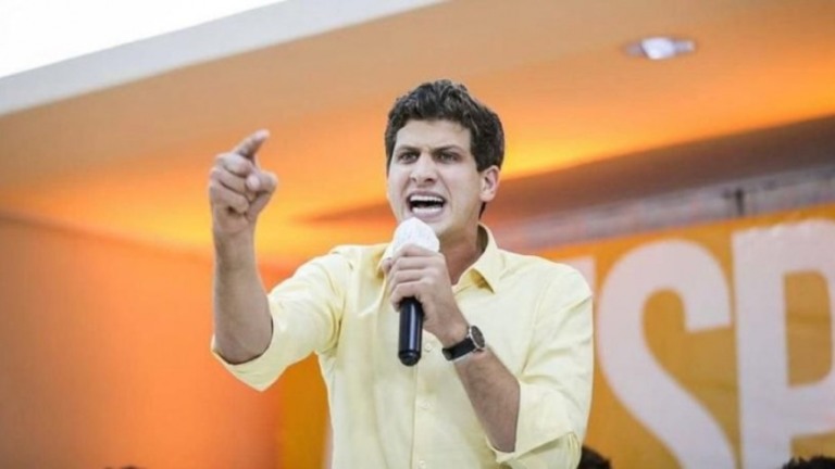 João Campos janta com Lula, mas reafirma defesa de candidatura própria do PSB