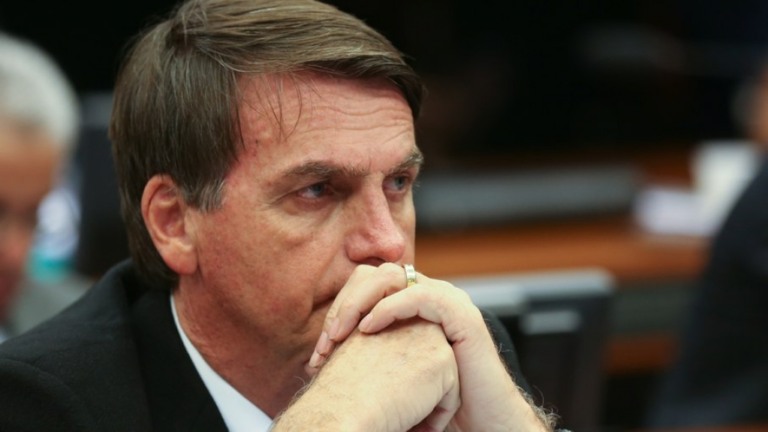 Bolsonaro critica Barroso e Moraes e diz que vai pedir ação contra ministros