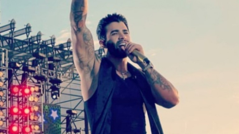 Gusttavo Lima chora e se declara para Andressa Suita durante show