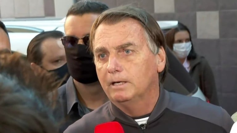 Bolsonaro reclama de divulgação de mensagem sobre "contragolpe", diz jornal