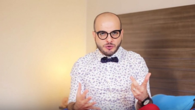 Mahmoud rebate críticas por tentar ajudar Afeganistão: "Já fugi de uma guerra"