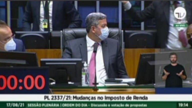 "Berro de cabrito" assusta Lira durante votação na Câmara; veja