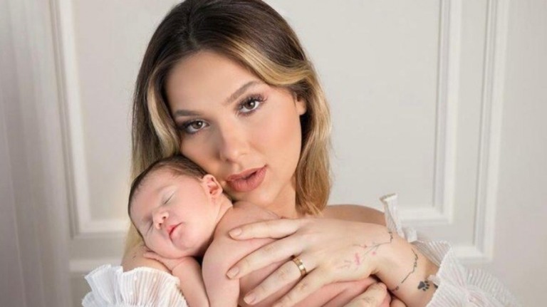 Virgínia Fonseca desabafa por não conseguir amamentar filha: "Não fui capaz"