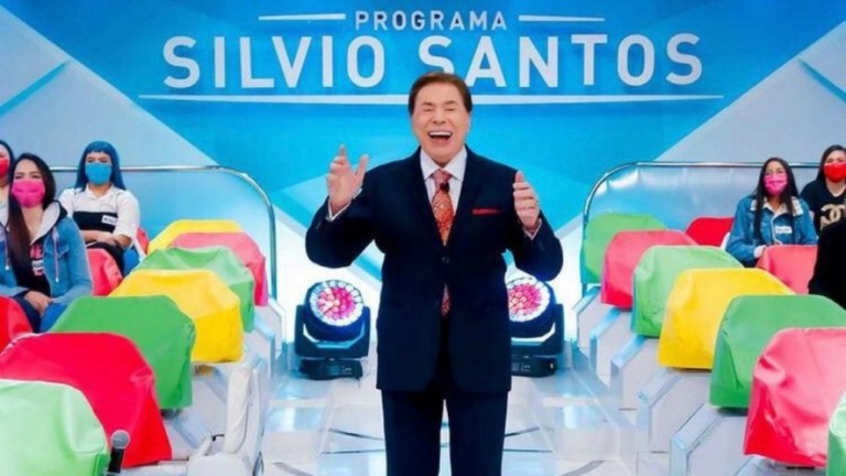 "Não quis ocupar um leito tendo sintomas leves de Covid", diz Silvio Santos