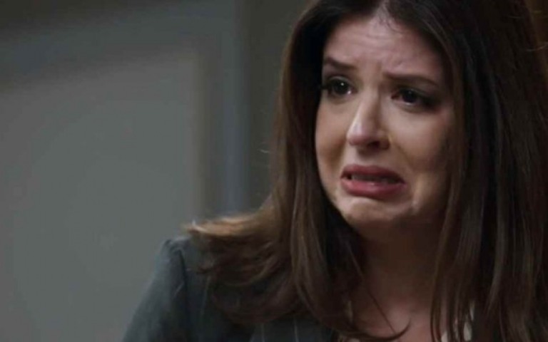 Pega Pega: Maria Pia tenta se matar no dia do casamento de Eric com Luiza