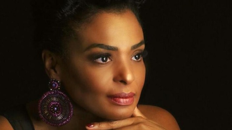Estrela de novelas da Globo e Record, atriz recebe ajuda e salva a casa