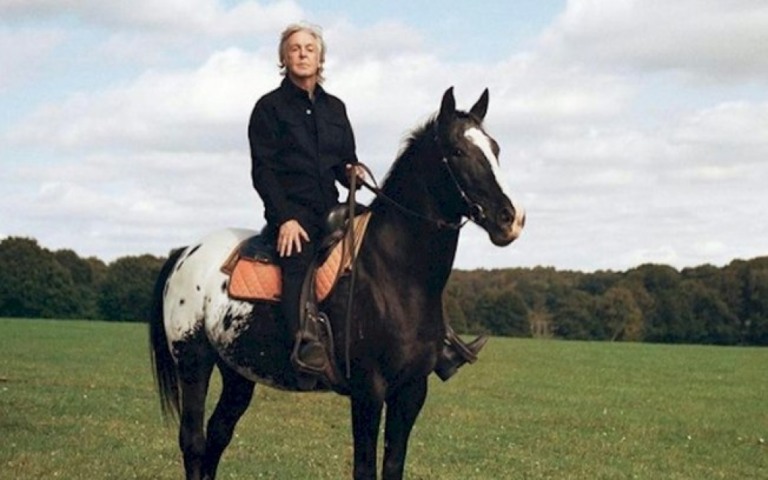 Paul McCartney revela 154 canções em seu novo livro "The Lyrics"