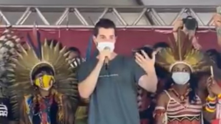 Alok vai ao acampamento de indígenas em Brasília contra o marco temporal
