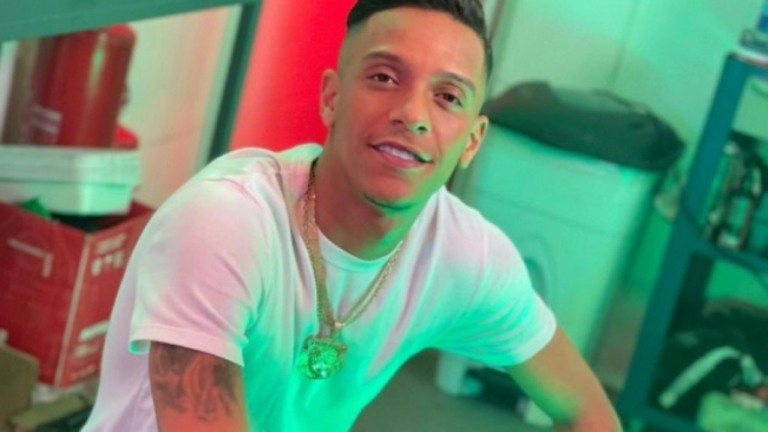 MC Paulin da Capital conta que foi seguido por segurança em loja