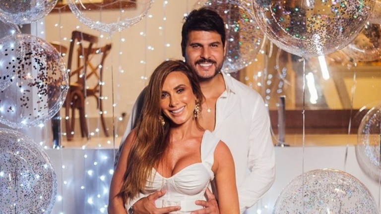 "A vida continua", diz Nicole Bahls sobre fim do casamento com Bimbi