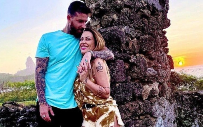 Cleo publica primeiras fotos da lua de mel e se declara: "Louca por você" Cleo publica primeiras fotos da lua de mel e se declara: "Louca por você"