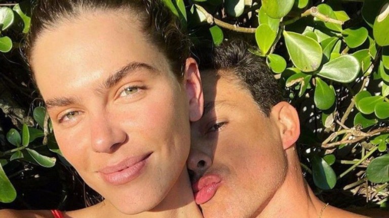 Esposa de Cauã Reymond defende masturbação feminina e recebe ataques