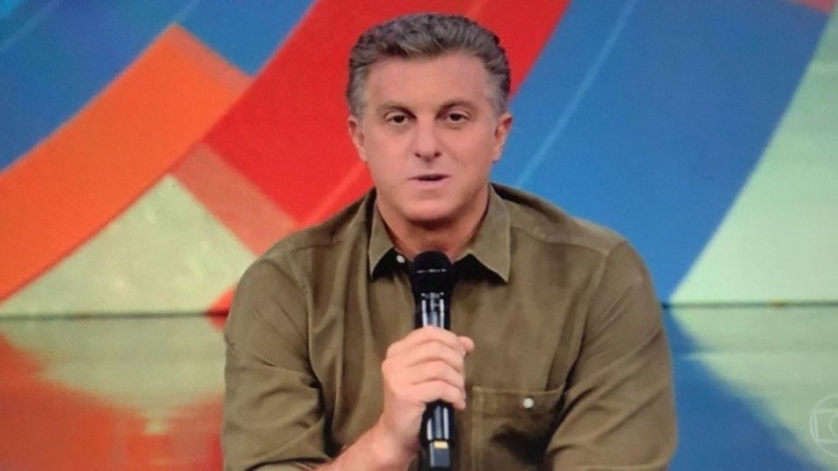"Sentimento de dever cumprido", diz Luciano Huck em despedida ao  Caldeirão