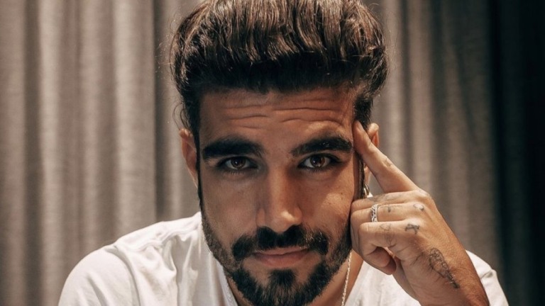 Caio Castro comenta fim de namoro com Grazi e nega traição: "Falta de respeito"