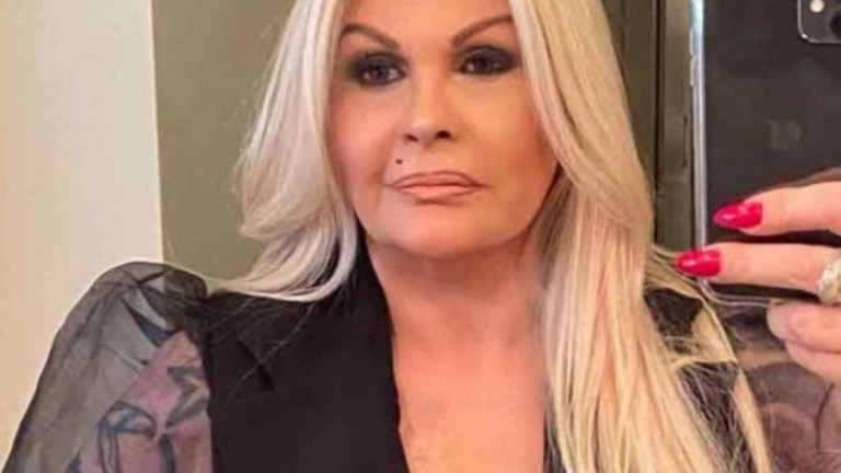 Monique Evans diz que sente falta de ir à praia "sem paparazzi"