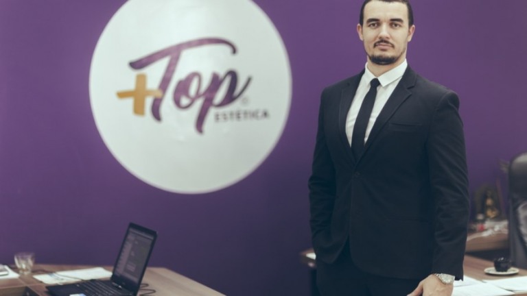 Ex-panfleteiro fatura R$ 173 milhões com ideia da esposa; conheça