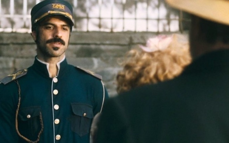 Nos Tempos do Imperador: Samuel, enfrenta inimigo desarmado, e leva surra Nos Tempos do Imperador: Samuel, enfrenta inimigo desarmado, e leva surra