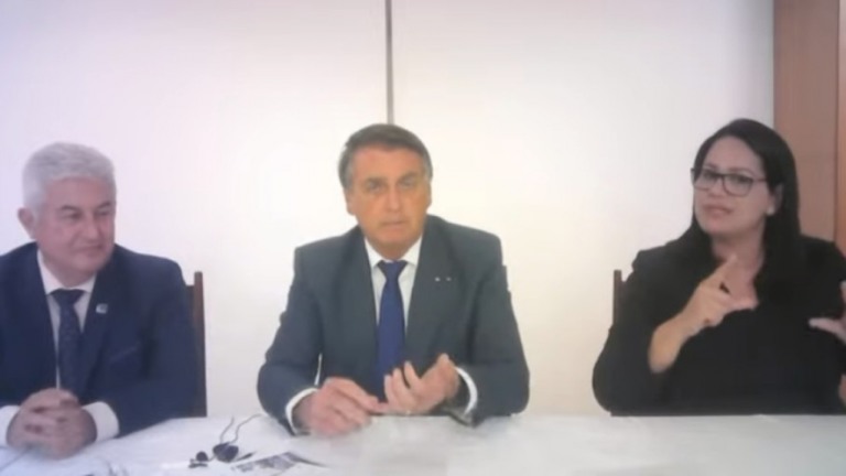 Bolsonaro vai ao STF para obrigar alíquota única para ICMS sobre combustíveis