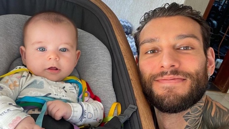Lucas Lucco lamenta a saudade da família nas redes sociais
